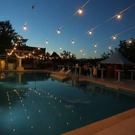 Pool Bar & 