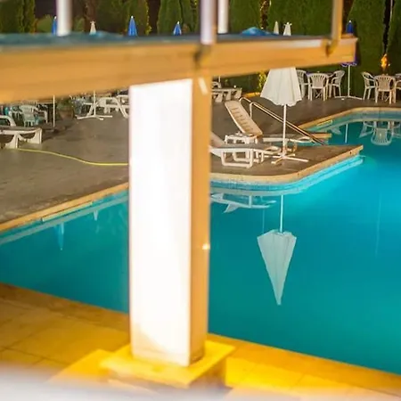 Apartment Pool Bar & 